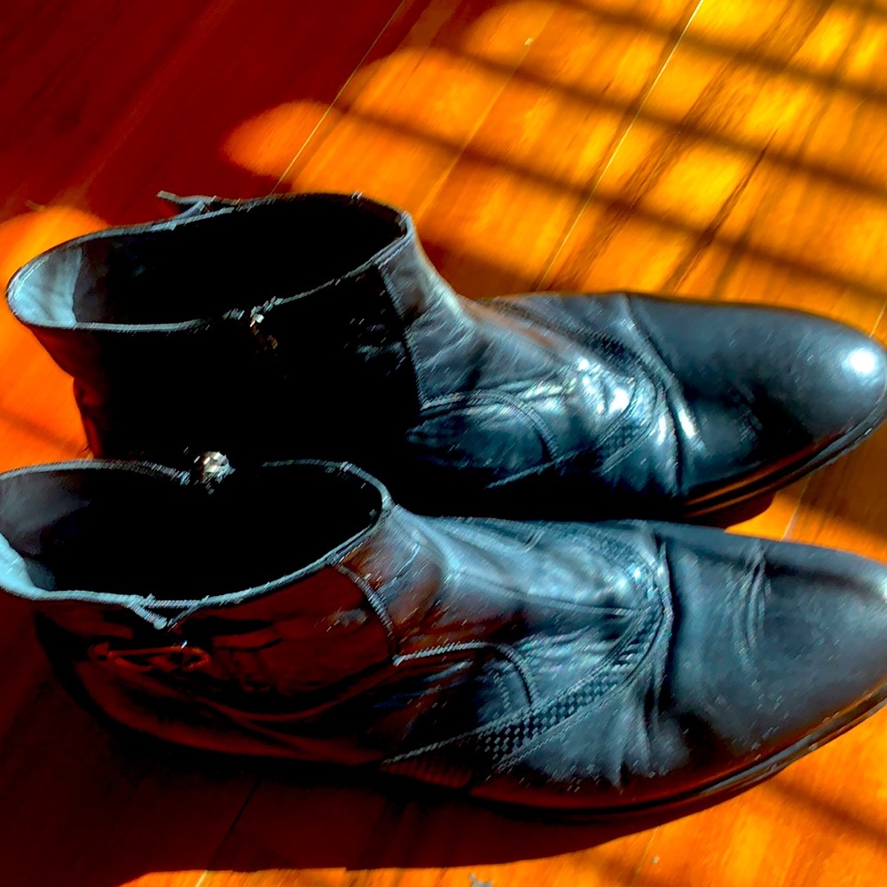 Giovanni conti, pure leather in a perfect state.